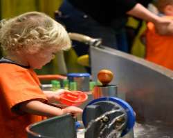 It also has a children's gallery to entertain the children as well as teaching science concepts to them.